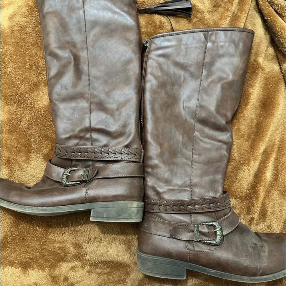 Brown Heeled Boots with Equestrian Design